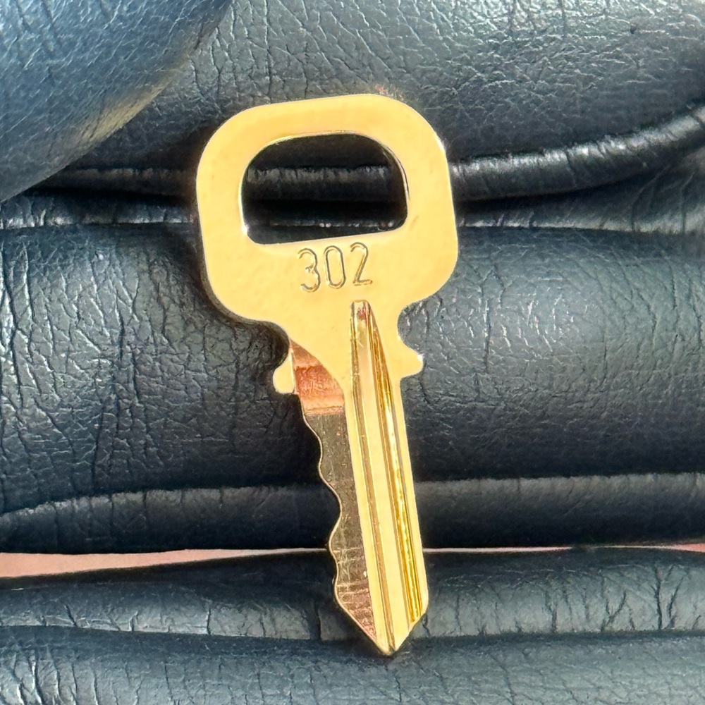 #302 Authentic LV key